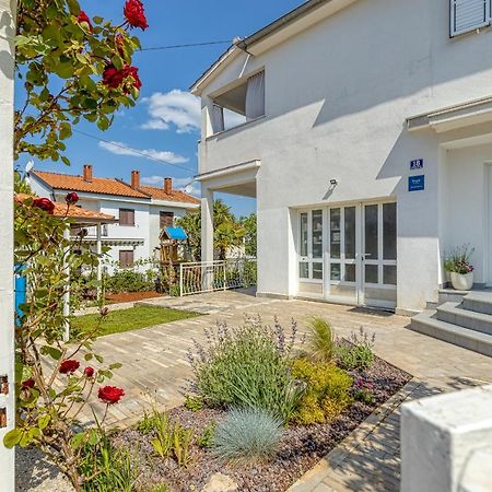Apartments Hrestak Porec Exterior photo