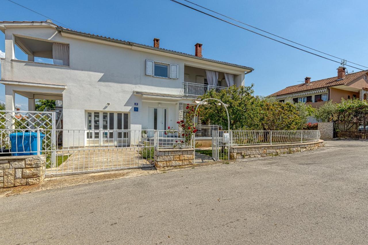 Apartments Hrestak Porec Exterior photo