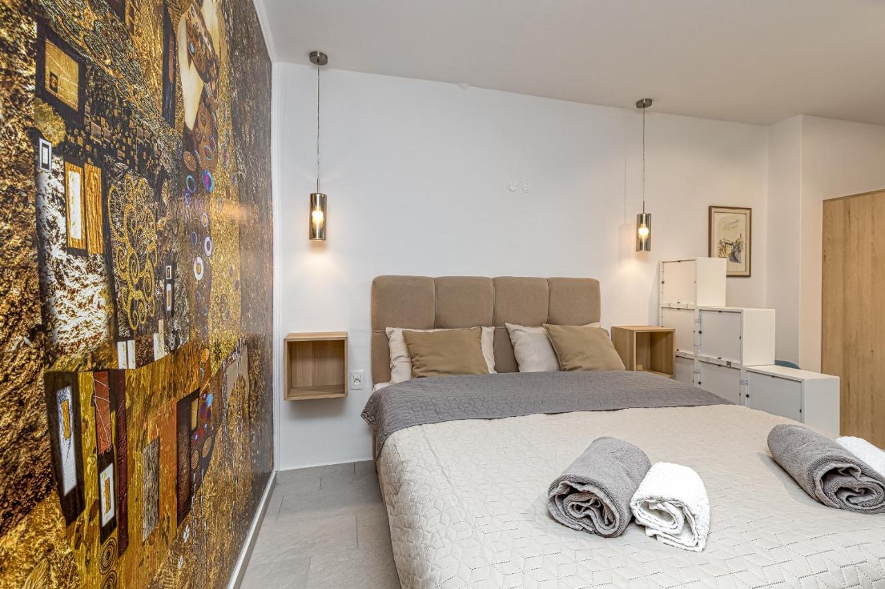 Apartments Hrestak Porec Exterior photo