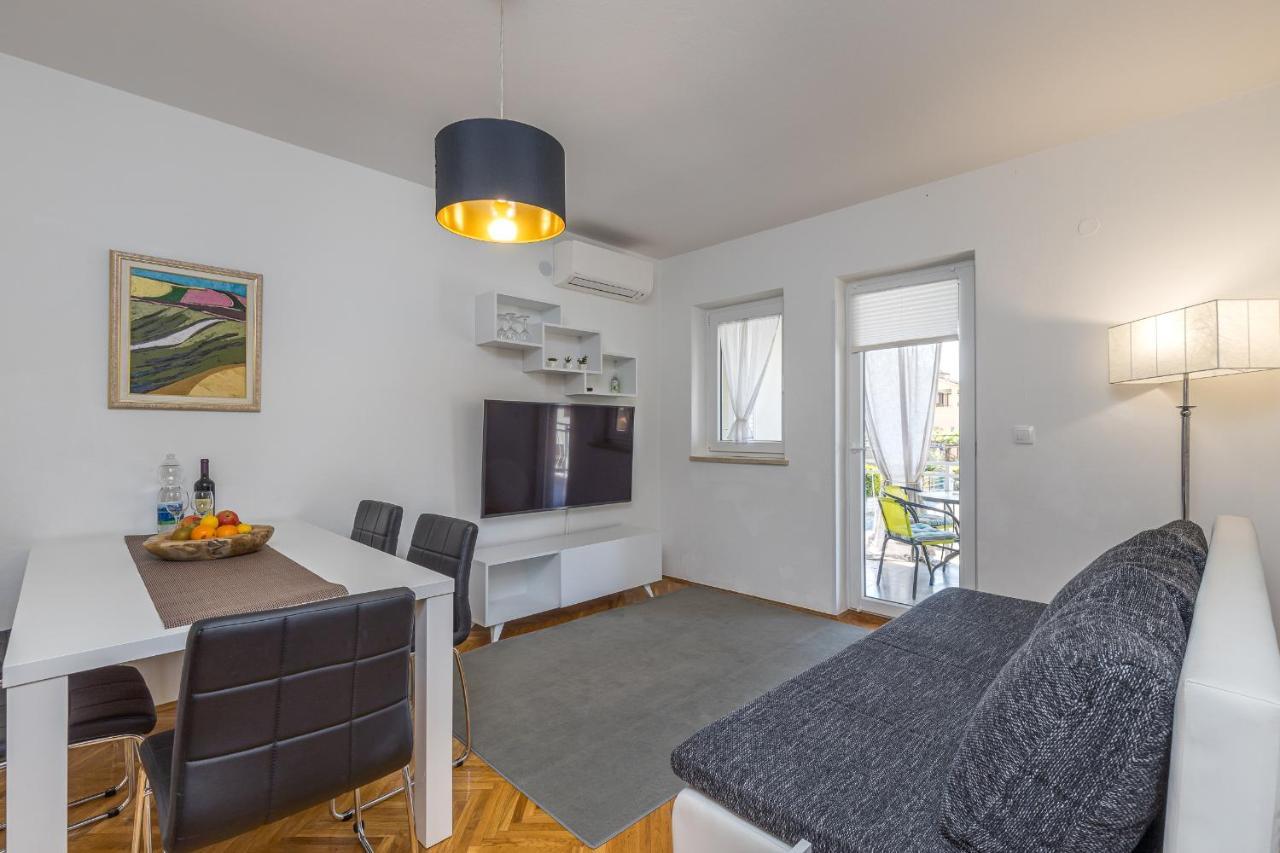 Apartments Hrestak Porec Exterior photo