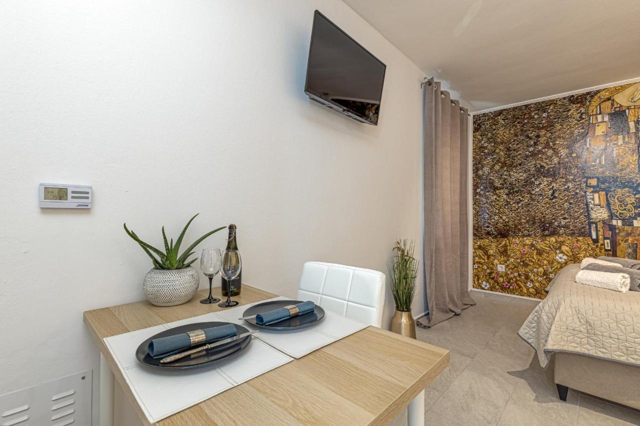 Apartments Hrestak Porec Exterior photo